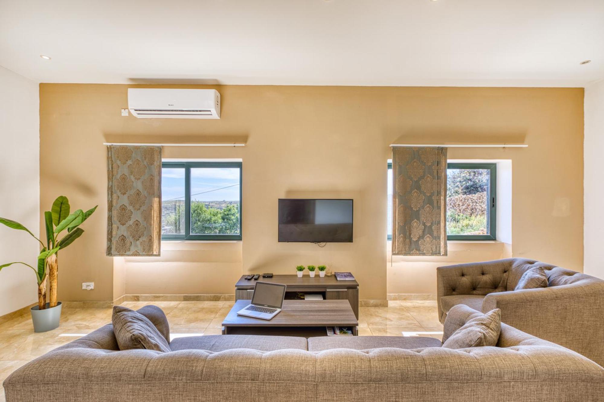 Spacious, Bright, Valley & Sea View Maisonette Xagħra Buitenkant foto