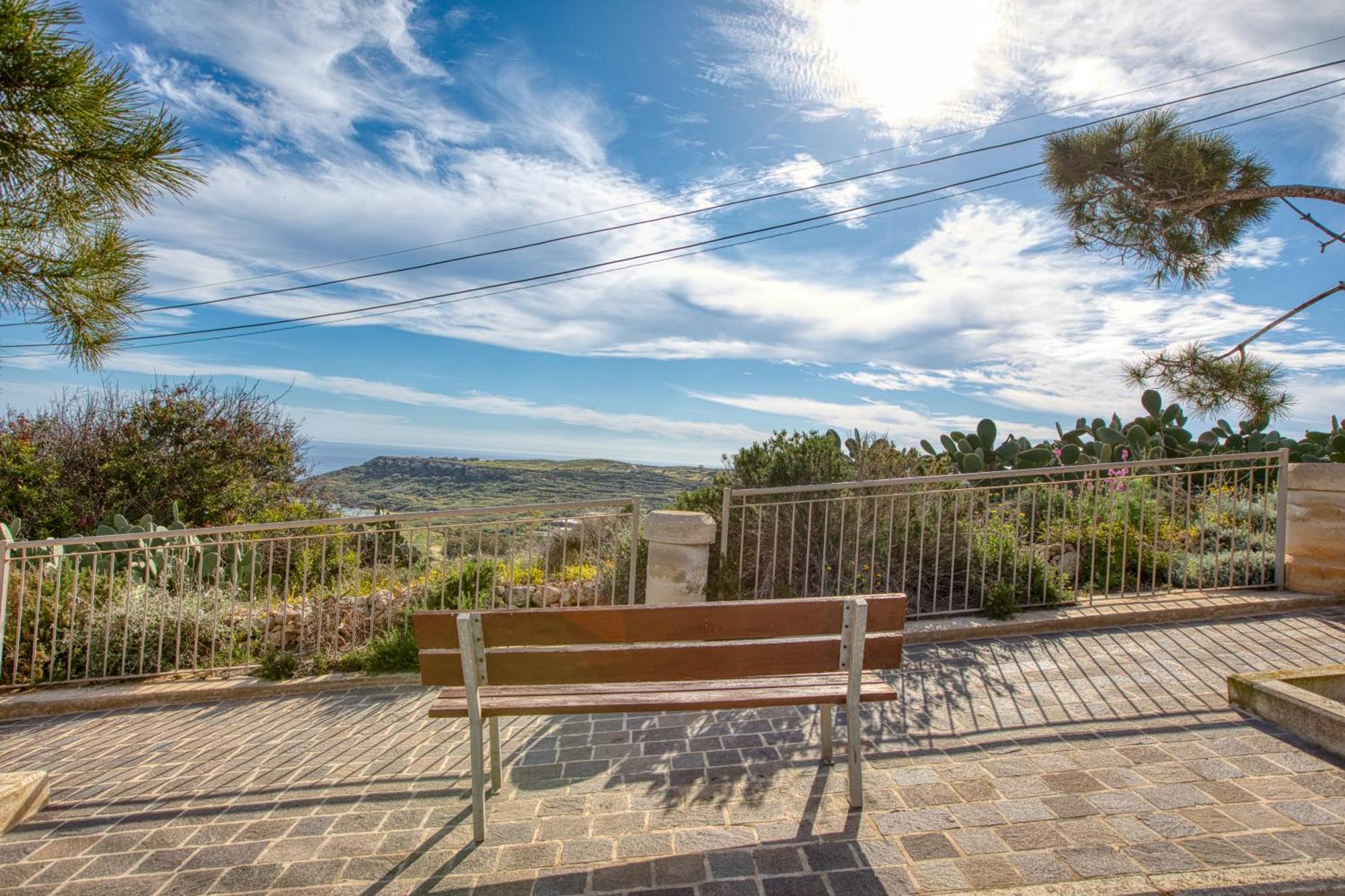 Spacious, Bright, Valley & Sea View Maisonette Xagħra Buitenkant foto