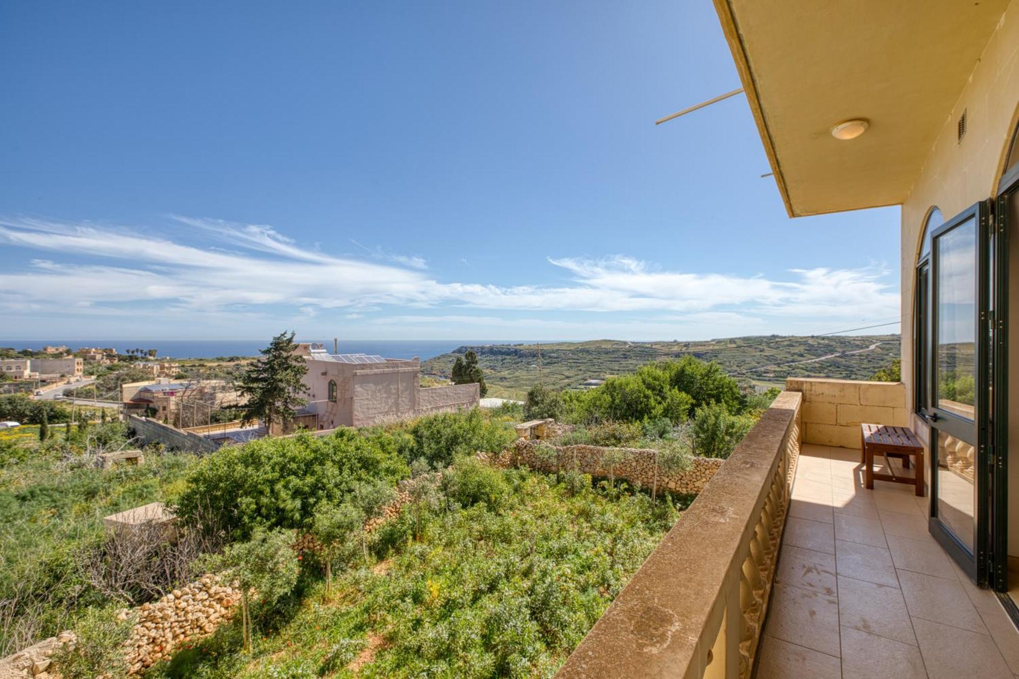 Spacious, Bright, Valley & Sea View Maisonette Xagħra Buitenkant foto