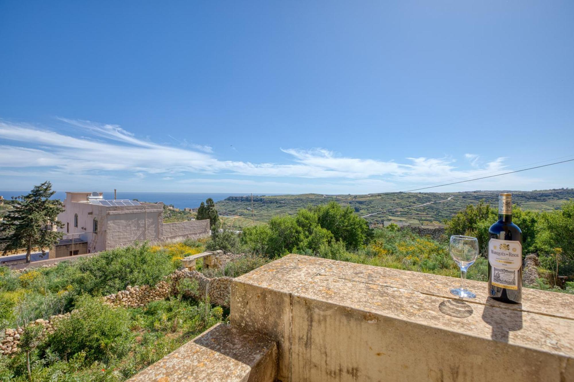 Spacious, Bright, Valley & Sea View Maisonette Xagħra Buitenkant foto